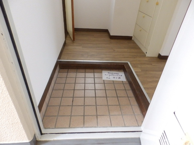 ハイツイトウの玄関