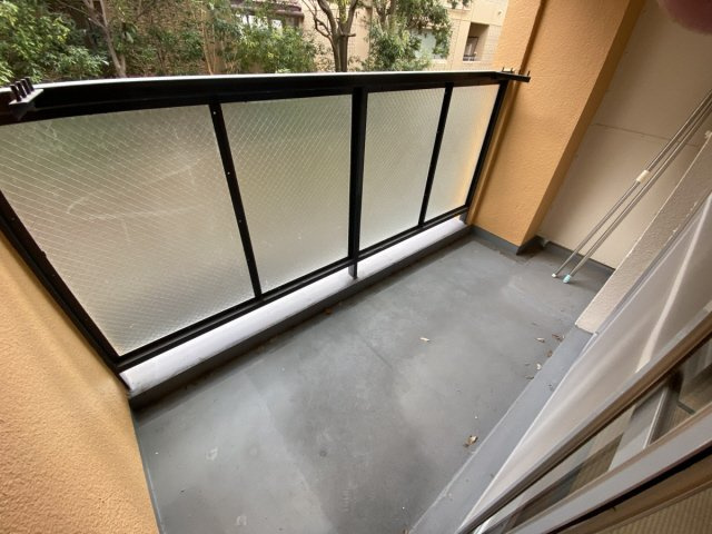 ブリージェ朝日ヶ丘のバルコニー