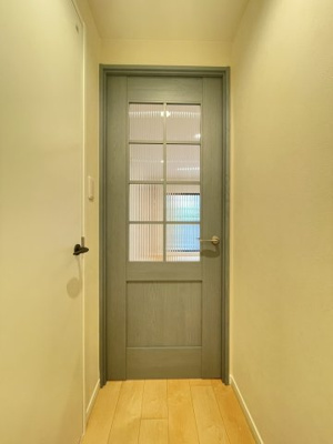 【その他】 | ベルメイト長居 | ブルー＋グレージュの建具でお部屋に可愛さをプラス