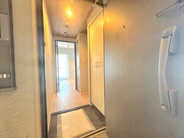 ライジングプレイス浅草弐番館の玄関|玄関ホールがスッキリ広々としていると帰る時も出ていく時も気持ちが良い。来客を出迎える玄関が綺麗ならその家の印象が良くなる。
