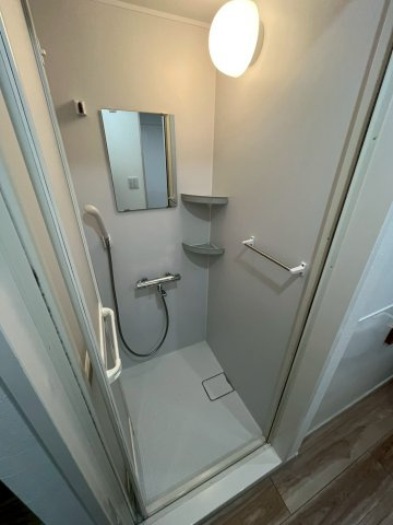 【シャワールーム】