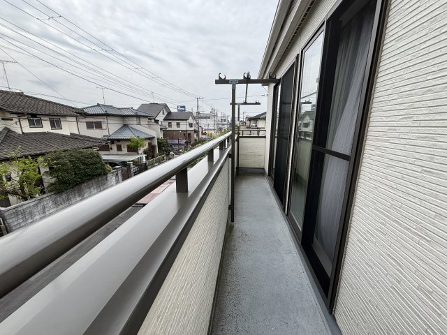 南東向きのバルコニーです