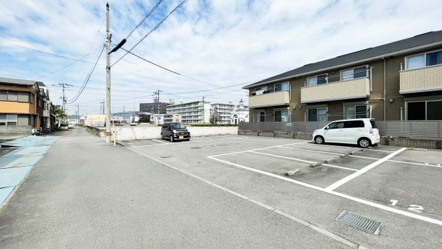 フルラージュの駐車場