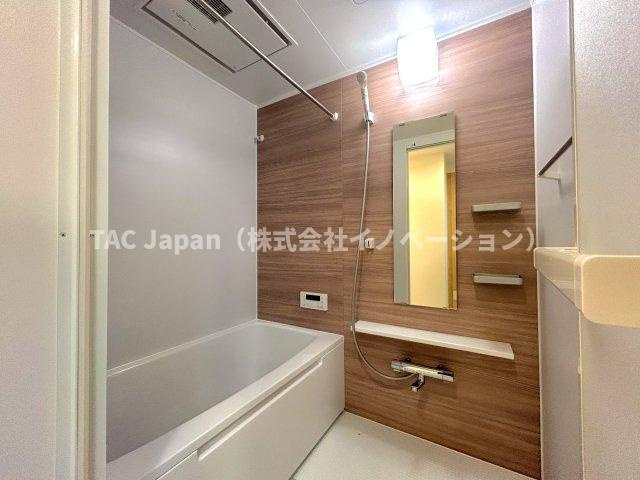 サンシティJ棟の浴室|掃除のしやすさ・収納の便利さなど、おふろを使う人、お手入れする人、みんなにとっての「しあわせ性能」を追求したバスルームを採用いたしました。