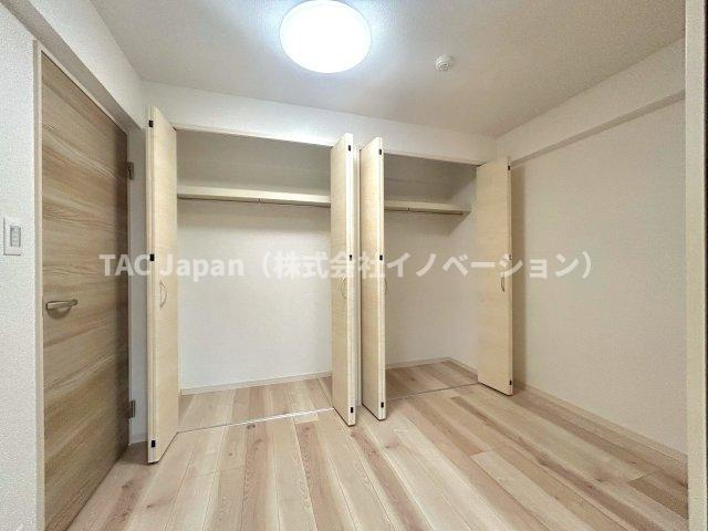 サンシティJ棟の収納|～Closet～
各部屋に収納が付いており冬物や夏物、スーツケースなども全部まとめて収納もできますのでお部屋を広く開放的にお使いいただけます。