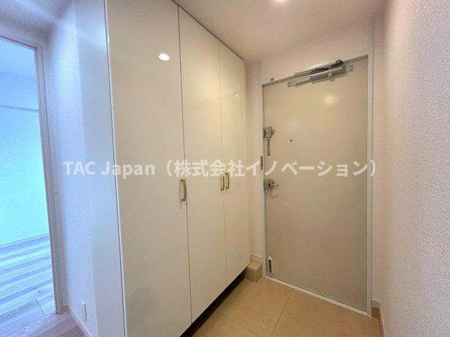 サンシティJ棟の玄関|玄関ホールがスッキリ広々としていると帰る時も出ていく時も気持ちが良い。来客を出迎える玄関が綺麗ならその家の印象が良くなる。

