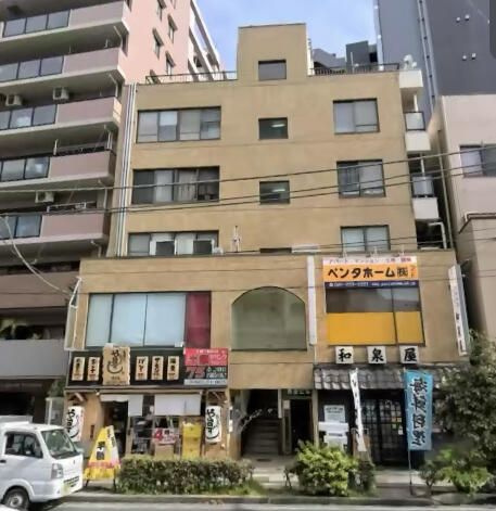 黄金ビルの外観