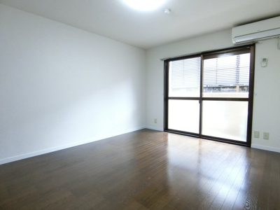 【居間・リビング】 | ハーモニー旗ヶ崎 | 110号室　イメージ