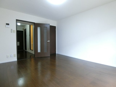 【居間・リビング】 | ハーモニー旗ヶ崎 | 110号室　イメージ