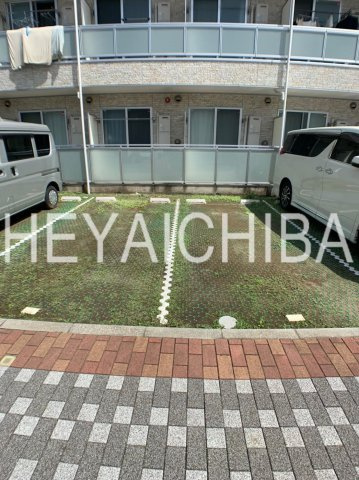リブリ・みやびの駐車場