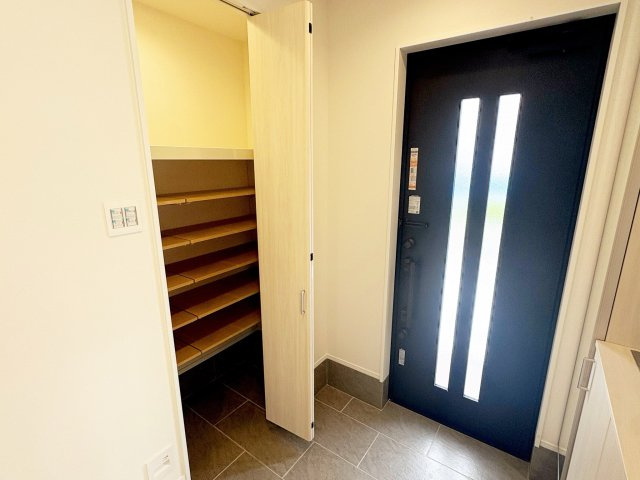 和歌山市直川　新築建売住宅の玄関