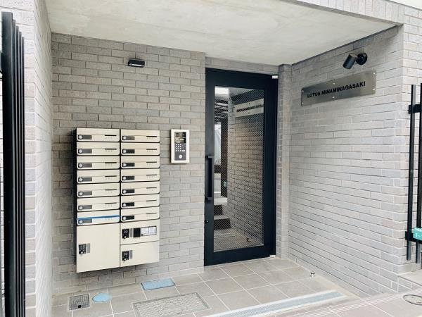 ロータス南長崎のエントランス