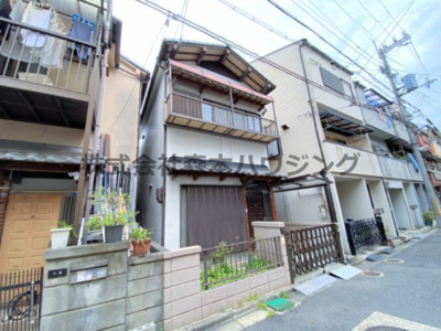 【外観】 | 　寝屋川市御幸東町17戸建貸家 | 外はこのようになっています
