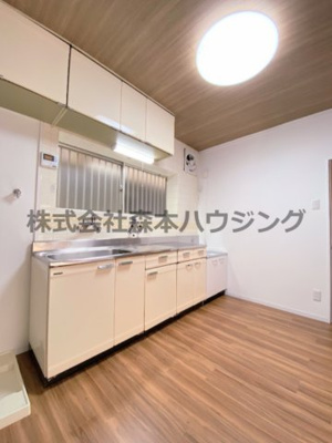 【キッチン】 | 　寝屋川市御幸東町17戸建貸家 | キッチンでお料理をお楽しみください