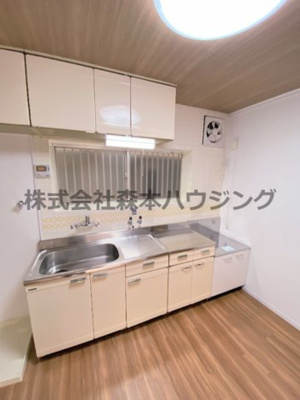 【キッチン】 | 　寝屋川市御幸東町17戸建貸家 | お料理しやすいキッチンです