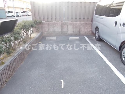 【駐車場】 | マロンステージB棟 | 敷地内駐車場で便利です。