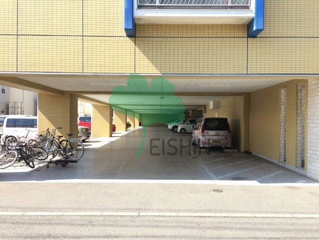 アジリア博多イーストの駐車場