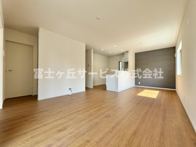 【居間・リビング】 | 藤枝市藤岡2丁目 5期 新築一戸建て 1号棟 | リビングダイニングです