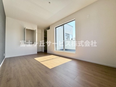 【寝室】 | 藤枝市藤岡2丁目 5期 新築一戸建て 1号棟 | 落ち着いて過ごせる寝室です