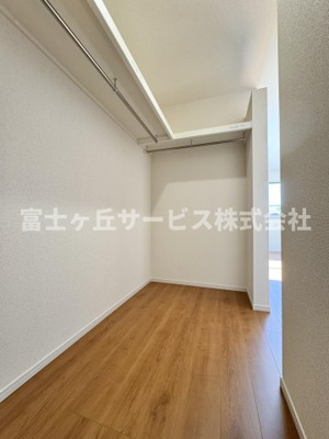 【収納】 | 藤枝市藤岡2丁目 5期 新築一戸建て 1号棟 | 収納豊富なウォークインクローゼット