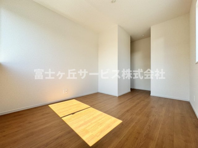 【洋室】 | 藤枝市藤岡2丁目 5期 新築一戸建て 1号棟 | 使いやすい洋室です