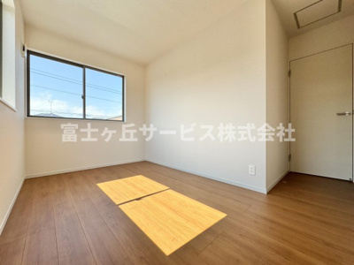 【子供部屋】 | 藤枝市藤岡2丁目 5期 新築一戸建て 1号棟 | 子供部屋としても使える洋室です