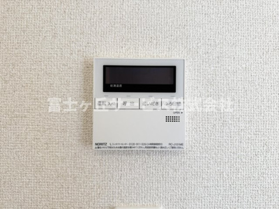 【発電・温水設備】 | 藤枝市藤岡2丁目 5期 新築一戸建て 1号棟 | リビングからも操作ができて便利です