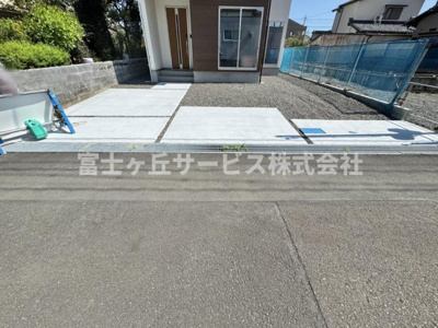 【駐車場】 | 藤枝市藤岡2丁目 5期 新築一戸建て 1号棟 | 車種により3台駐車可能です