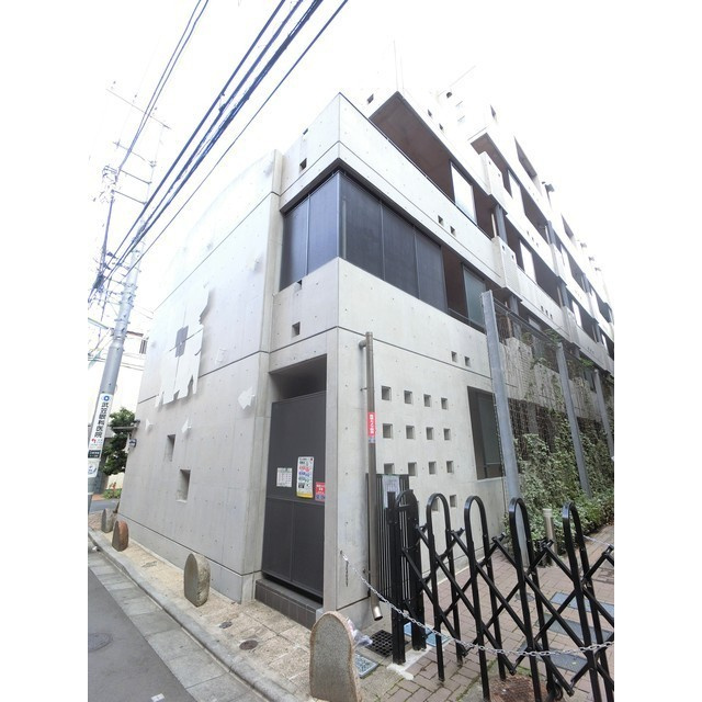 精養堂アパートメンツのエントランス|2019．10撮影