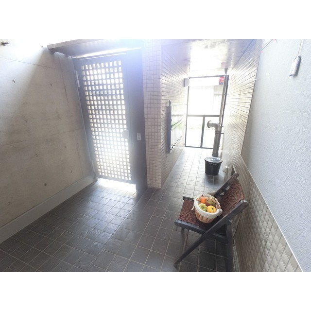 精養堂アパートメンツのエントランス|2019．10撮影