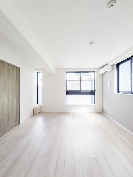 プラティーク清澄庭園の居間・リビング