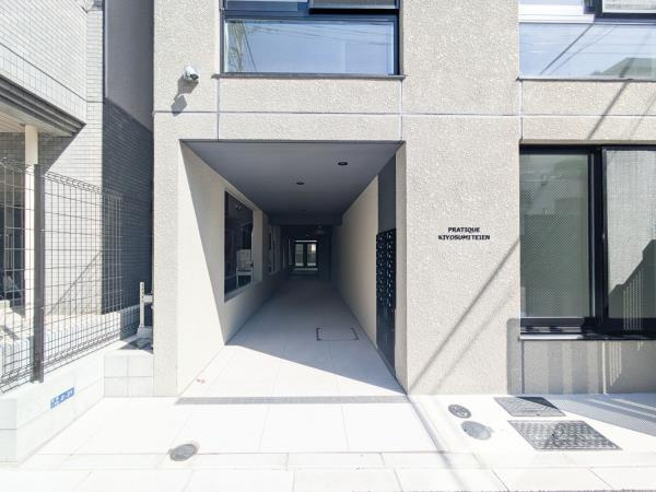 プラティーク清澄庭園の外観