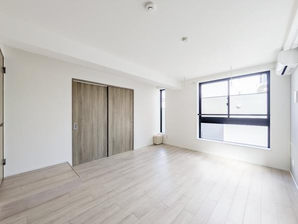 プラティーク清澄庭園の居間・リビング