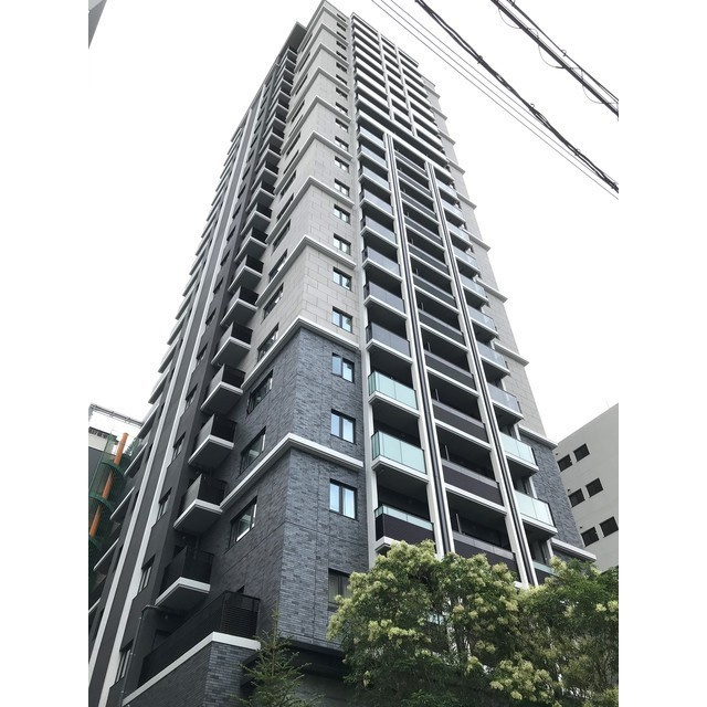 プラウドタワー栄の外観