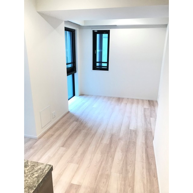 プラウドタワー栄の居間・リビング