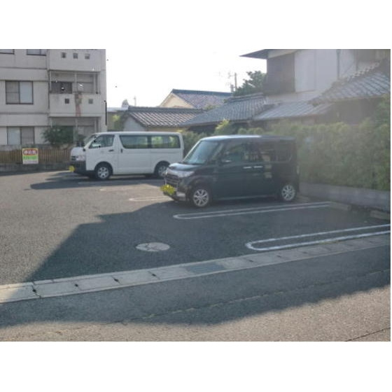 岐阜市菊水町１丁目の駐車場