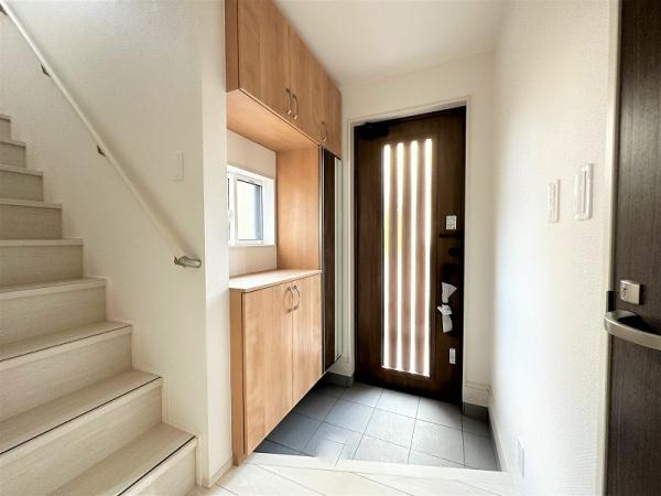 【玄関】 | 写真は同社施工例です。