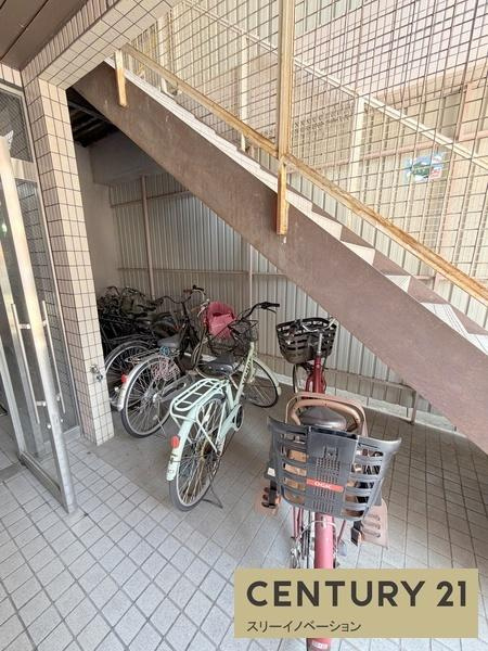 シャルマン平尾のエントランス|★自転車置き場★