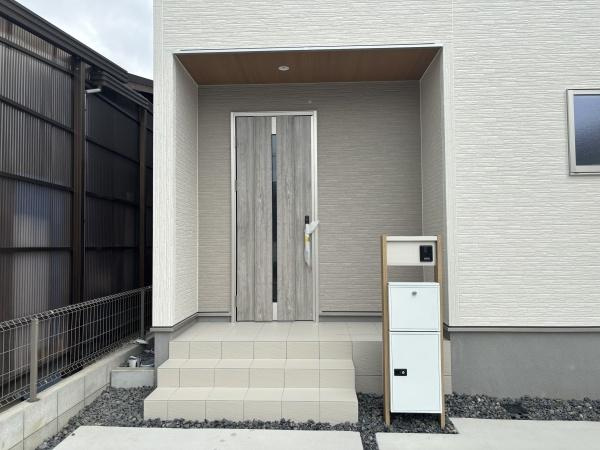 豊田市市木町　全2棟・2号棟の玄関|訪れる人を心地よく迎え入れます。