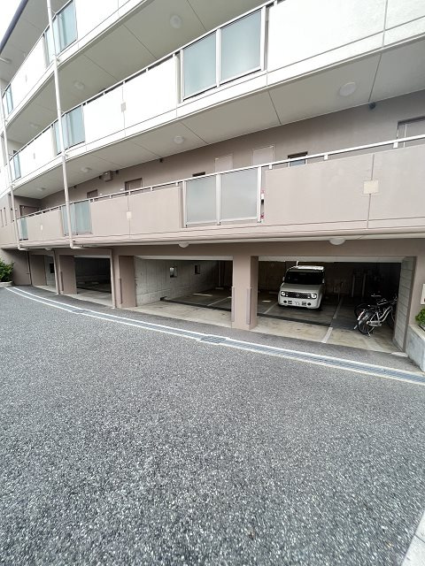 アンアークの駐車場|カースペースがあります