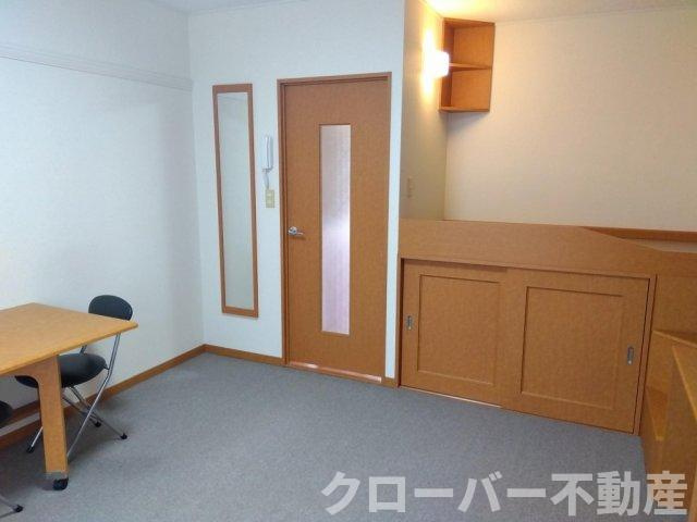 レオパレスシャルム瀬戸の居間・リビング