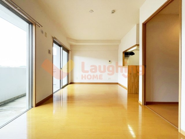 久留米市山川安居野３丁目の賃貸マンションの居間・リビング|こちらのリビングで趣味の時間をお楽しみください