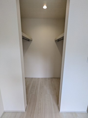 日立市滑川本町3期の収納|奥行きのある収納には、衣類や小物などすっきりとしまっていただけます！