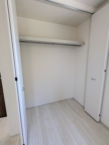 日立市滑川本町3期の収納|クローゼット内にキャストなどを置いていただき、スペースの有効活用を！