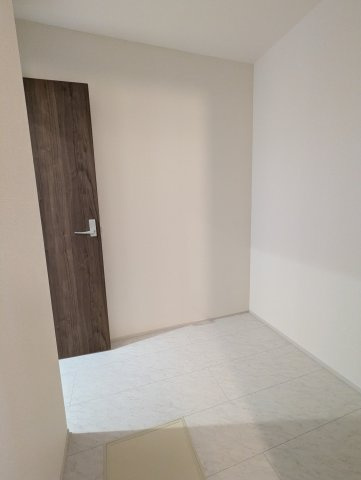 日立市滑川本町3期の内装|ランドリールームがゆったりとしています♪