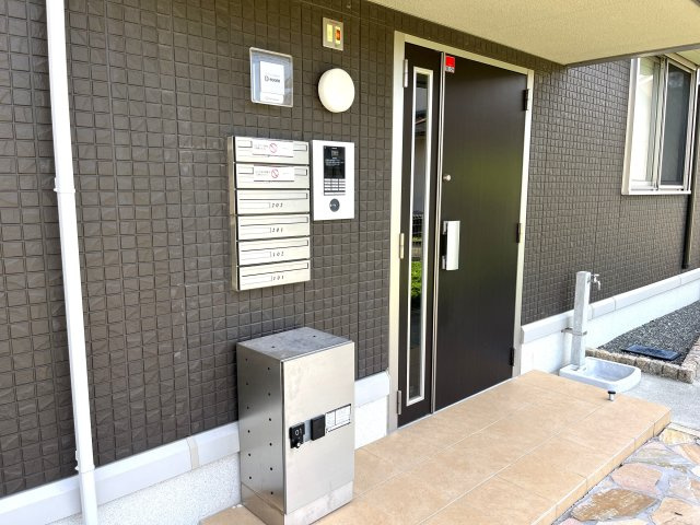 レーヴ新地のエントランス