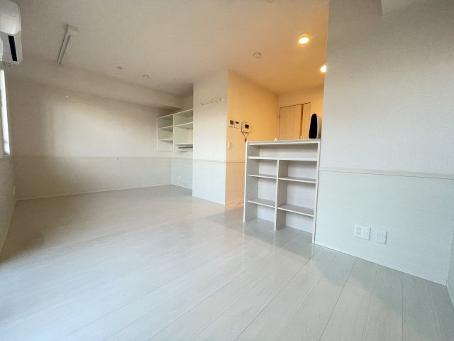 レーヴ新地の居間・リビング