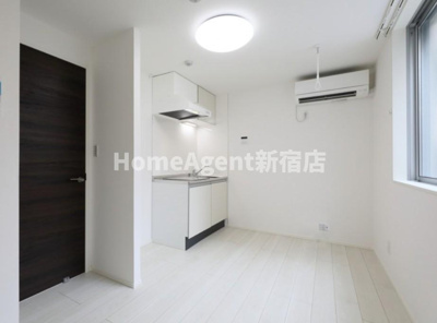 【居間・リビング】 | カインドネス西葛西 | 同仕様写真
インターネット無料♪独立洗面台付♪