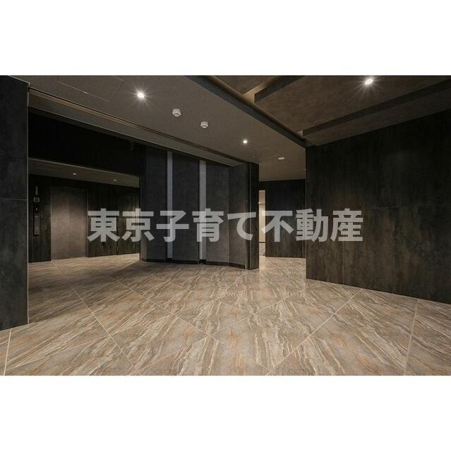 コンフォリア・リヴ文京護国寺のエントランス