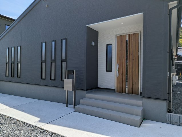 日立市滑川本町3期の玄関|エントランスです。帰りたくなる家、住む幸せ、ご見学の際はお問合せ下さい。心よりお待ちしております～。